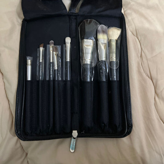 Mac Makeup Brush Set In A Black Travel Case Perfect Choice For Daily Makeup And Travel Needs